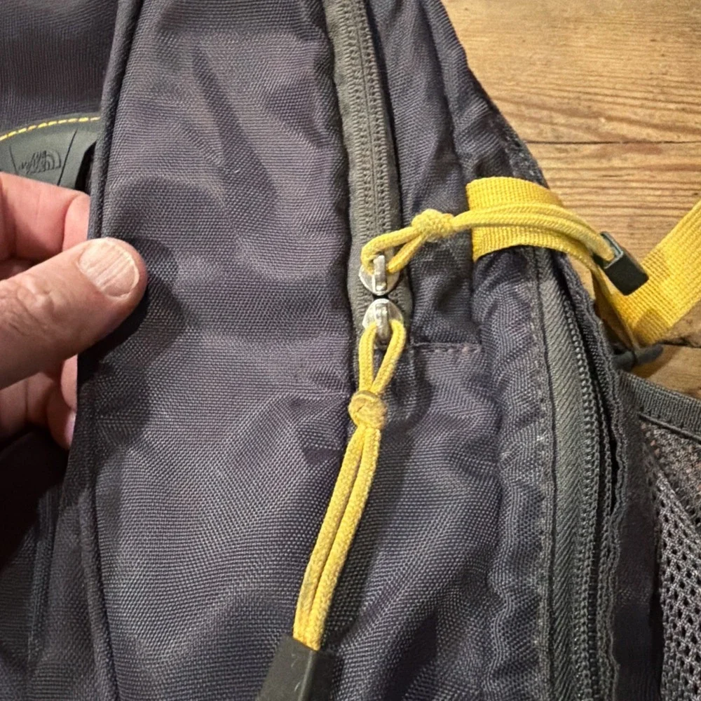 Vintage THE NORTH FACE Wasatch Backpack Gray Yellow